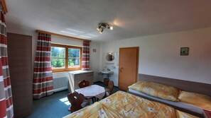 1 dormitorio, cuna de viaje, wifi y ropa de cama