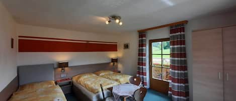 1 bedroom, travel cot, WiFi, bed sheets