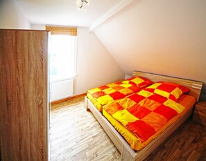 2 bedrooms, WiFi, bed sheets