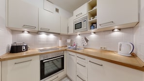 Køleskab, mikrobølgeovn, ovn, opvaskemaskine