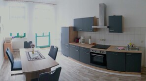 Kühlschrank, Mikrowelle, Ofen, Geschirrspüler