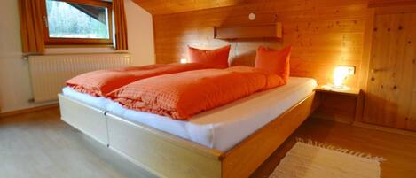 3 bedrooms, in-room safe, WiFi, bed sheets