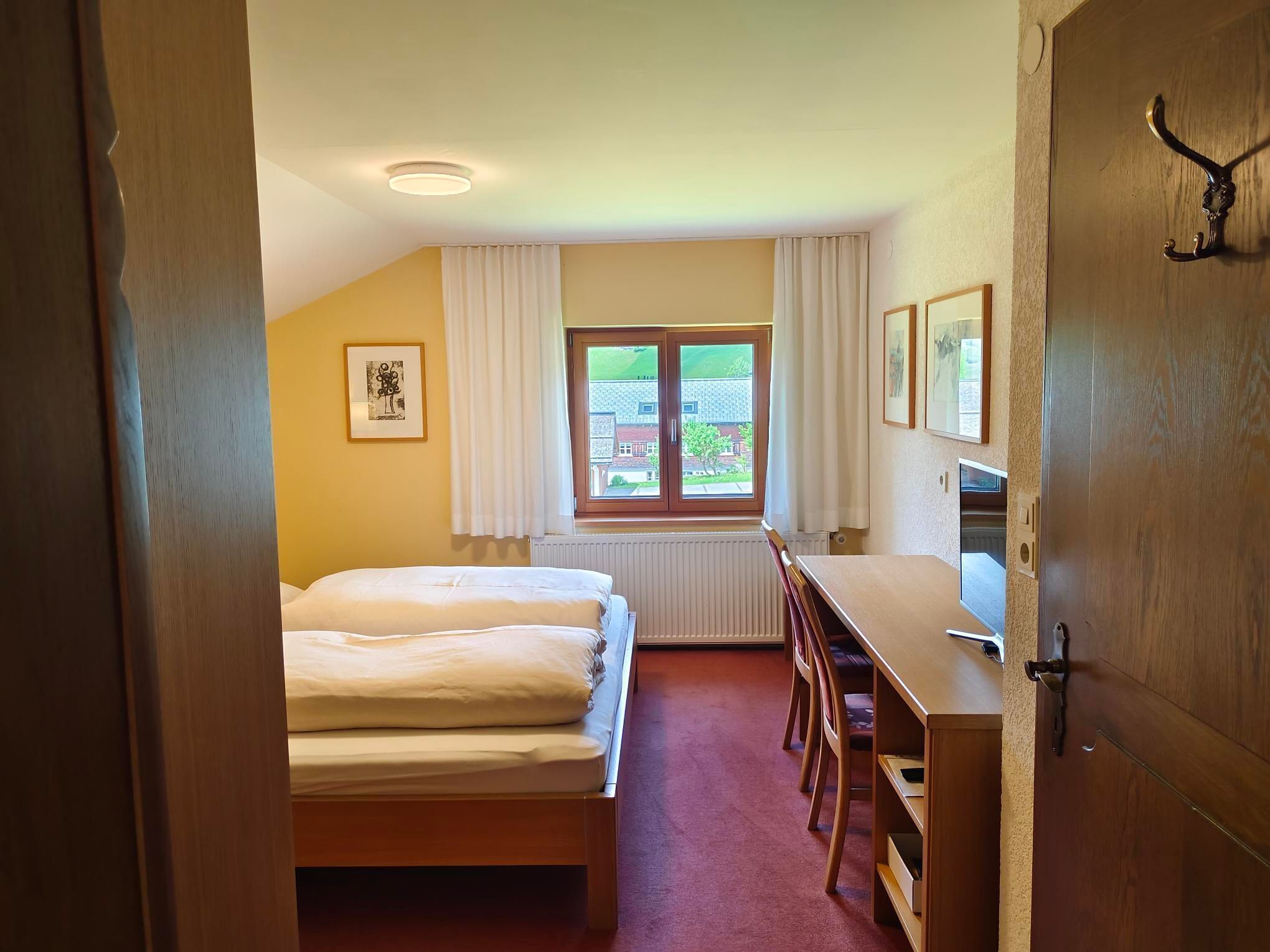 1 bedroom, desk, WiFi, bed sheets