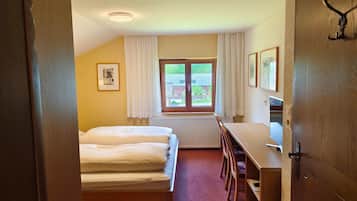 1 Schlafzimmer, Schreibtisch, WLAN, Bettwäsche