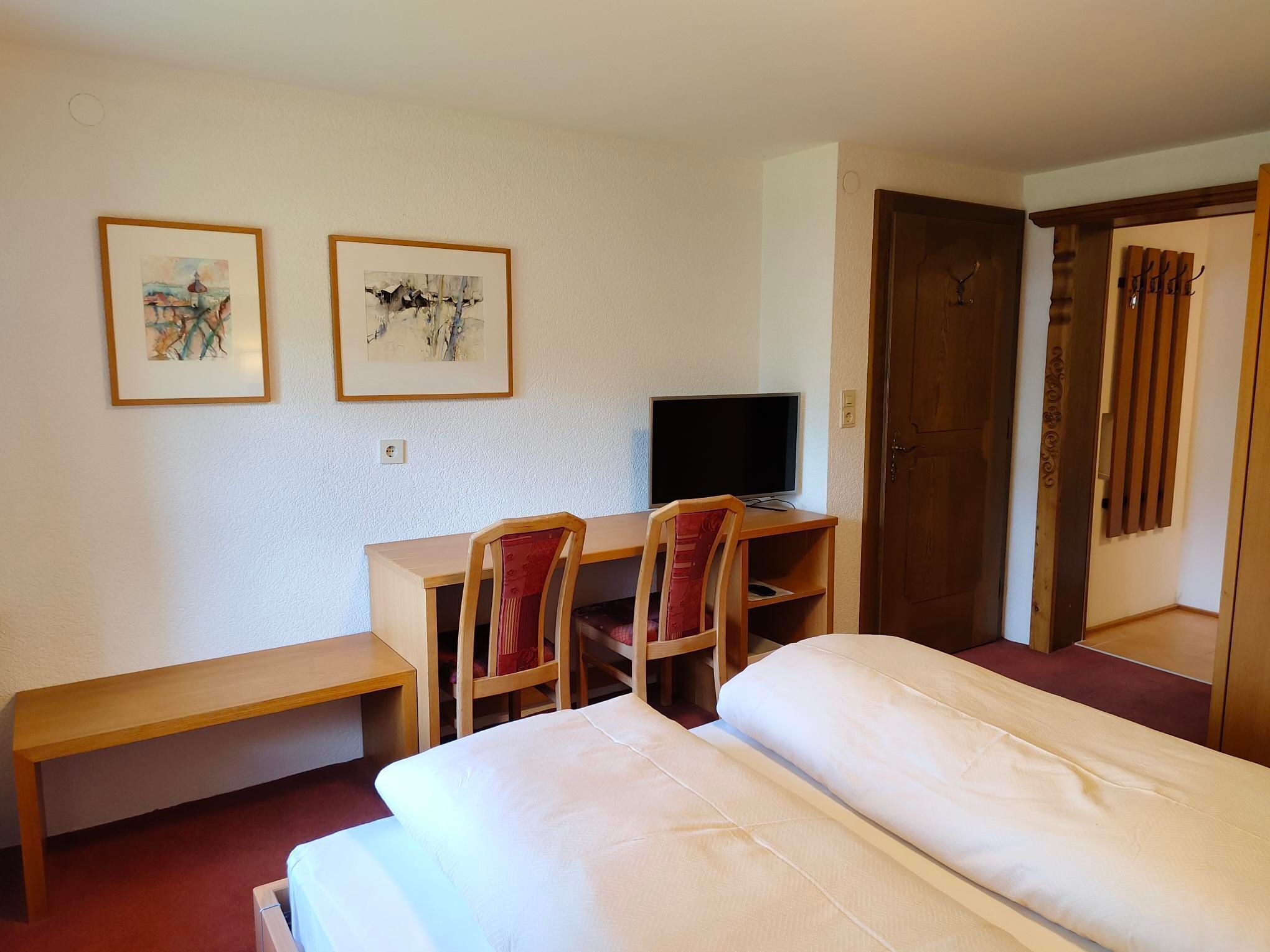 1 bedroom, desk, WiFi, bed sheets