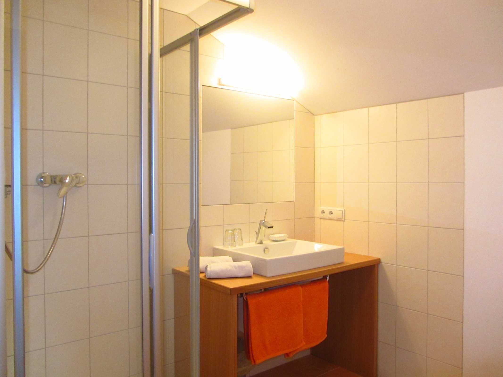 Dusche, Haartrockner, Handtücher