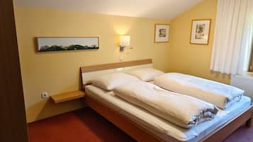 1 bedroom, desk, WiFi, bed sheets