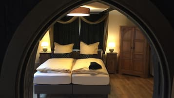 Free WiFi, bed sheets