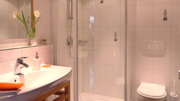 淋浴设施、吹风机、毛巾