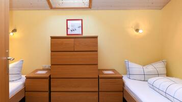 2 bedrooms, WiFi, bed sheets