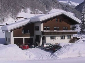 Unclassified image, 2 of 12, button