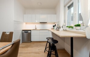 Réfrigérateur, plaque de cuisson, lave-vaisselle