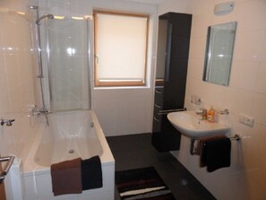 Shower, hair dryer, towels