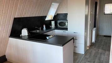 Mikrowelle, Ofen, GeschirrspĂŒler, Hochstuhl