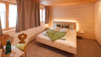 2 bedrooms, travel crib, WiFi, bed sheets