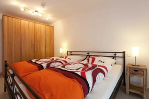2 slaapkamers, reisbedje, wifi, beddengoed