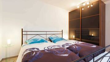 2 Schlafzimmer, Reisekinderbett, WLAN, BettwÀsche