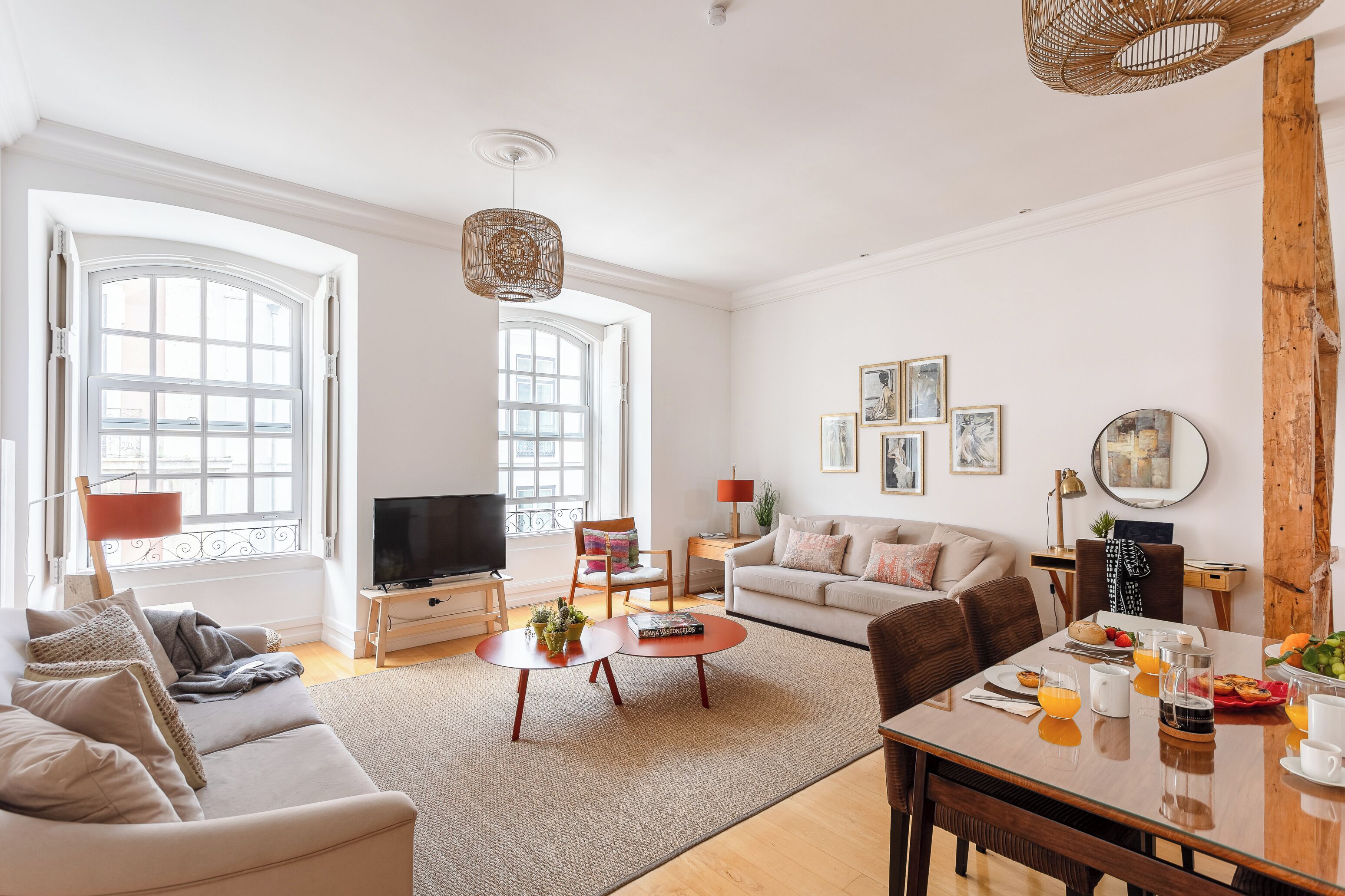 SMART TV with international channels | High speed wi-fi in all the apartment