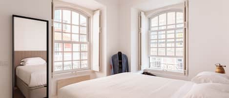 2 habitaciones, caja de seguridad en la habitación y escritorio