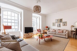 Smart TV - Courtesy Chiado SPACIOUS & LUXURIOUS (LISBOA)