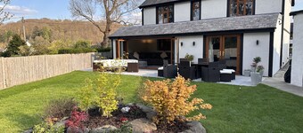 Superb family-friendly dwelling in Snowdonia National Park with mountain views