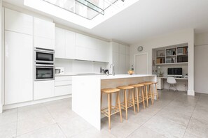 Kühlschrank, Mikrowelle, Geschirrspüler