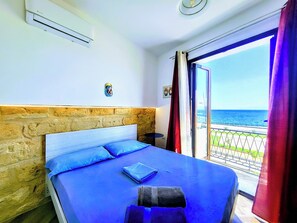 2 slaapkamers, een strijkplank/strijkijzer, gratis wifi, beddengoed