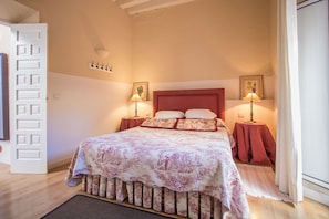 2 bedrooms, in-room safe, iron/ironing board, WiFi