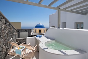 Suite, 1 Queen-Bett und Schlafsofa, Meerblick | Terrasse/Patio
