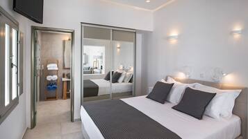 Suite, 1 Schlafzimmer, Meerblick | Minibar, Zimmersafe, Schreibtisch, schallisolierte Zimmer