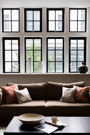 テレビ、DVD プレーヤー