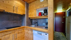 A compact kitchen with wooden cabinets, a dishwasher, a coffee maker, and a kettle. - 2-room duplex for 5 ppl in Arcs 1800, balcony and Wifi (Les Arcs 1800)