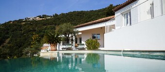 FAVORITE WITH SPLENDID SEA VIEW 