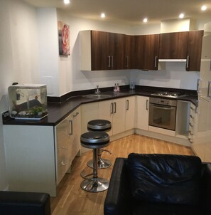 Réfrigérateur, micro-ondes, four, lave-vaisselle