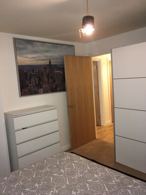 1 chambre, fer et planche à repasser, Wi-Fi, draps fournis