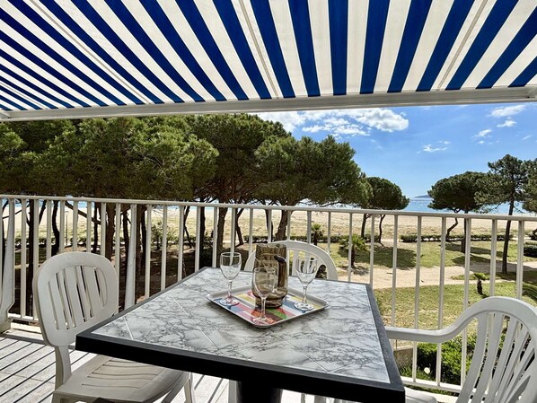 Outdoor dining - 2-Room Apartment, Pets Allowed, Sea Front (Argelès-sur-Mer)
