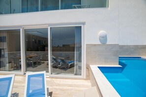 Pool - Villa Apartment with private pool and unobstructed Sea Views  (Marsaskala)