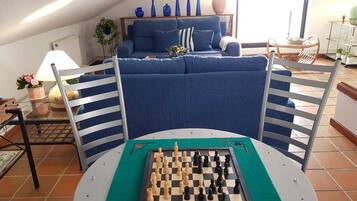 TV connectée, cheminée, baby-foot