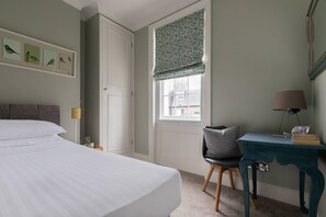 4 chambres, fer et planche à repasser, accès au Wi-Fi (inclus)