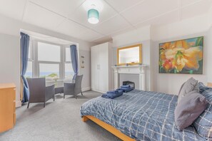 4 chambres, fer et planche à repasser, lit parapluie, Wi-Fi gratuit