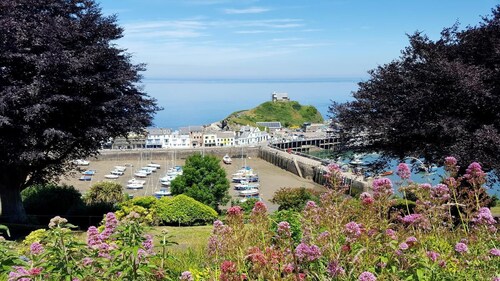 4 Bed in Ilfracombe (oc-crofil)