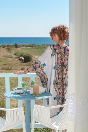 Outdoor dining - Executive Suite Sea View (Naxos)