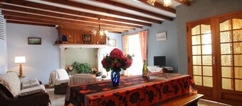 Charming Stone House Near D-Day Beaches - Enclosed Garden, WiFi, Pet-Friendly, Sleeps 6