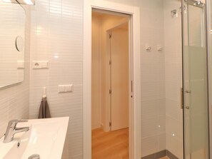 Shower, hair dryer, towels - Pic I City Center San José (Málaga)