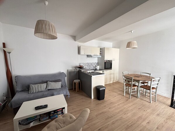 Télévision à écran plat