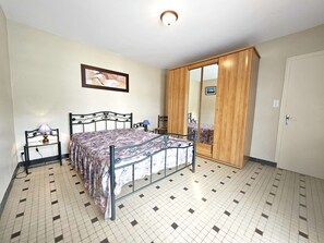 2 bedrooms