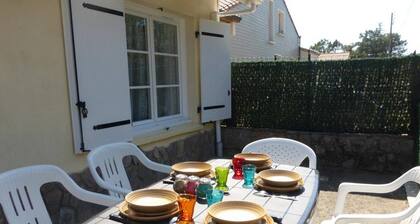 3-Room House for 6, Near Beach & Forest, Closed Yard, Parking, WiFi