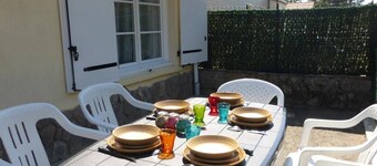 3-Room House for 6, Near Beach & Forest, Closed Yard, Parking, WiFi