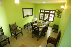 In-room dining - Araliya Holiday Bungalow (Kandy)