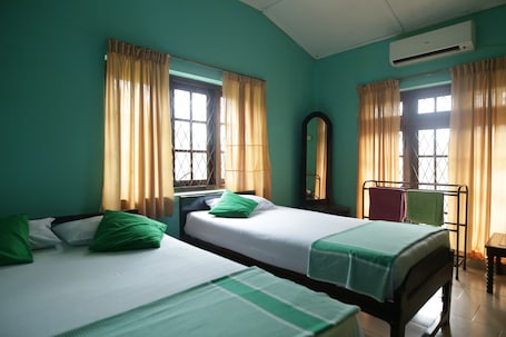Triple Room (with Private Bathroom) | 10 bedrooms, Egyptian cotton sheets, premium bedding, iron/ironing board